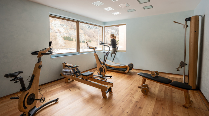 Wie sind die Öffnungszeiten im Fitnessraum?